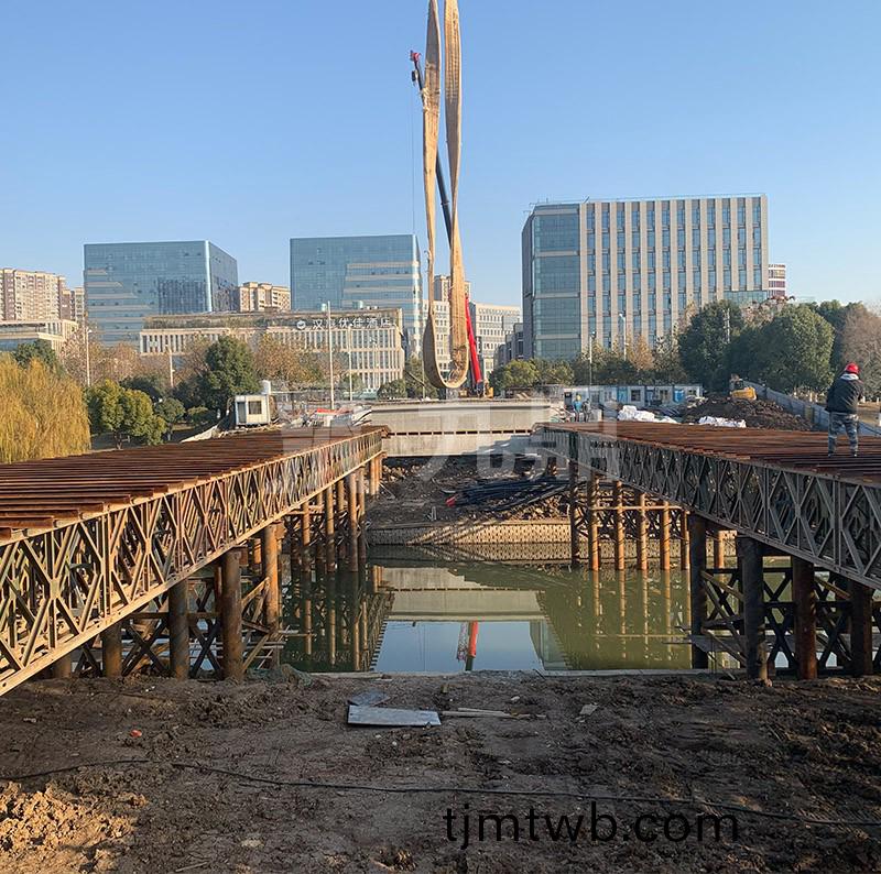 南京瑞雪路跨上(shang)壩河大橋上部結(jie)構現澆樑鋼支撐