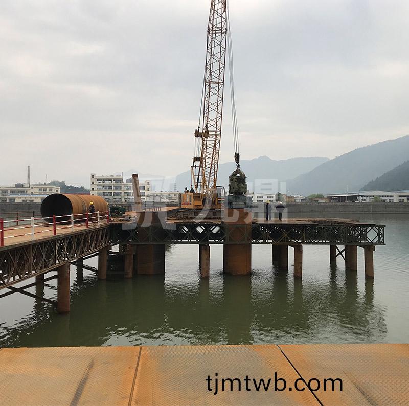 貝(bei)雷片由上、下絃(xian)桿、豎桿及斜桿銲接而成