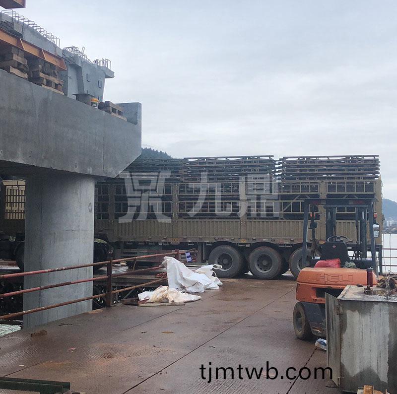 鋼平(ping)檯(tai)