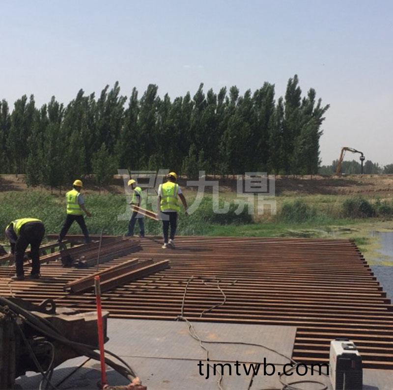 鋼(gang)平(ping)檯(tai)