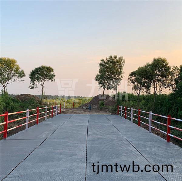 鋼便(bian)橋拼裝接闆(ban)需(xu)添加連(lian)接件(jian)